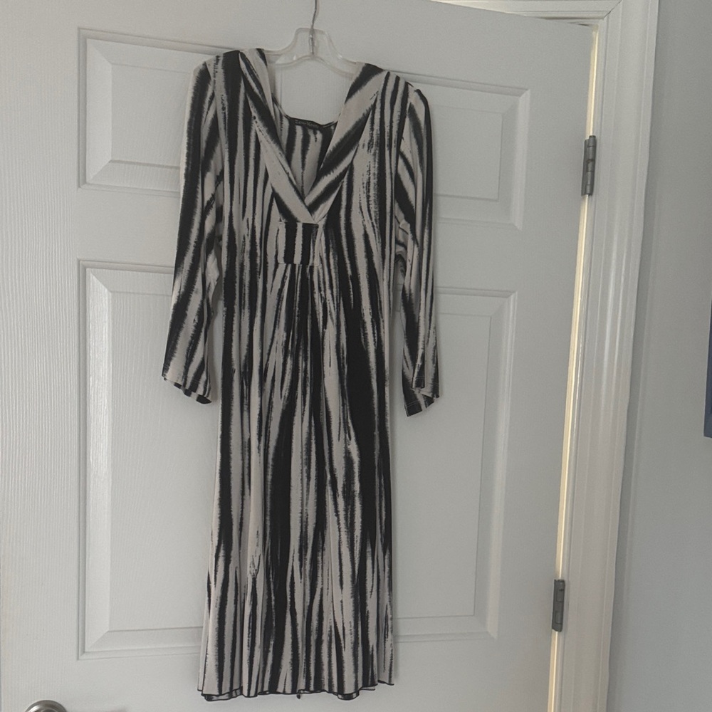 Black & White Striped V-Neck quarter Sleeve Women’s Dress